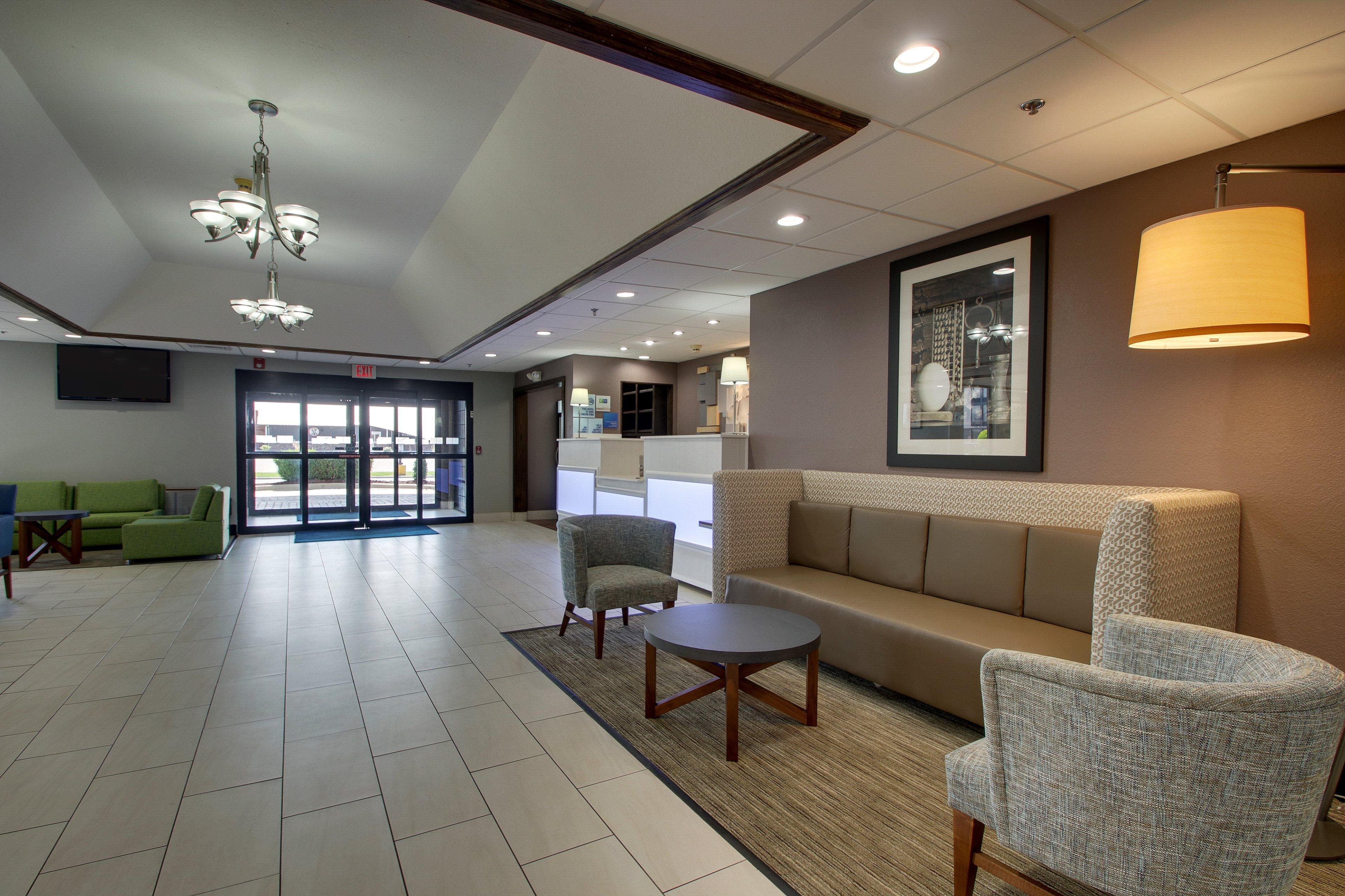 Holiday Inn Express Hotel & Suites Lebanon By Ihg Exterior photo